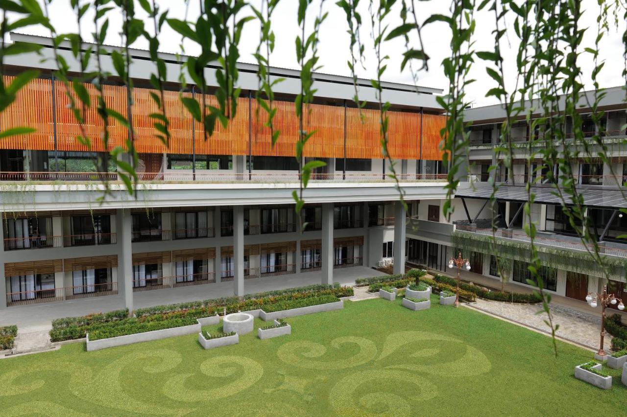 Fox Harris Hotel & Convention Banjarnegara Eksteriør bilde